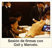 Sesion de firmas con Ozil y Marcelo